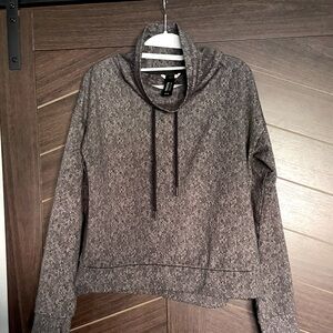 Mondetta Performance Luxury cowl neck pullover with thumb holes size medium